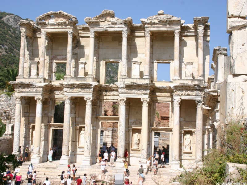 53 Ephesus Cesusbibliothek